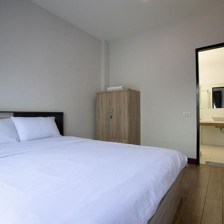 Room 36 Service Apartment Бангкок Екстер'єр фото