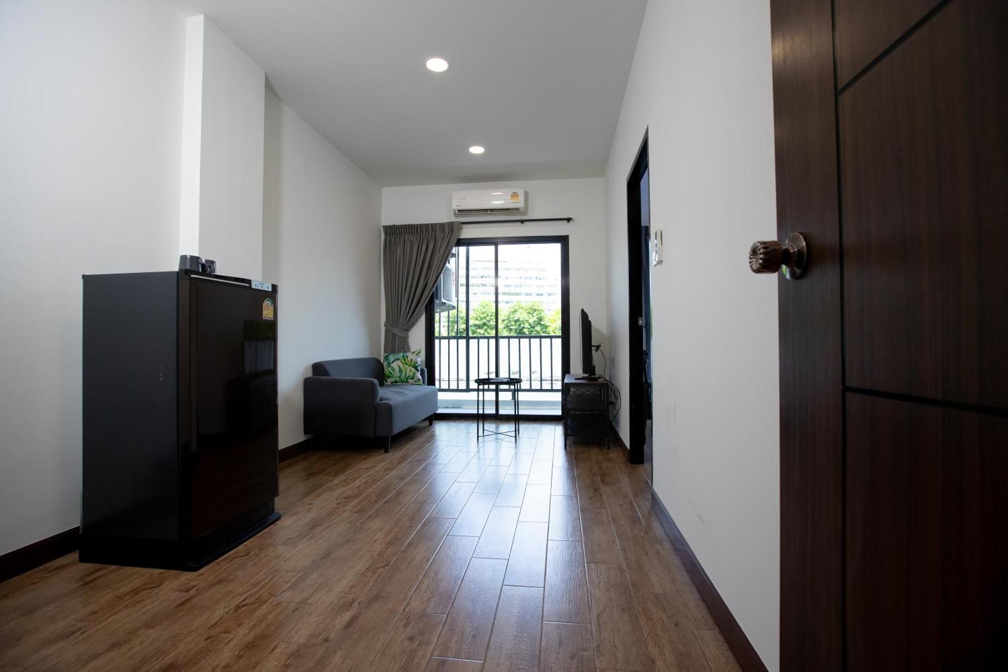 Room 36 Service Apartment Бангкок Екстер'єр фото