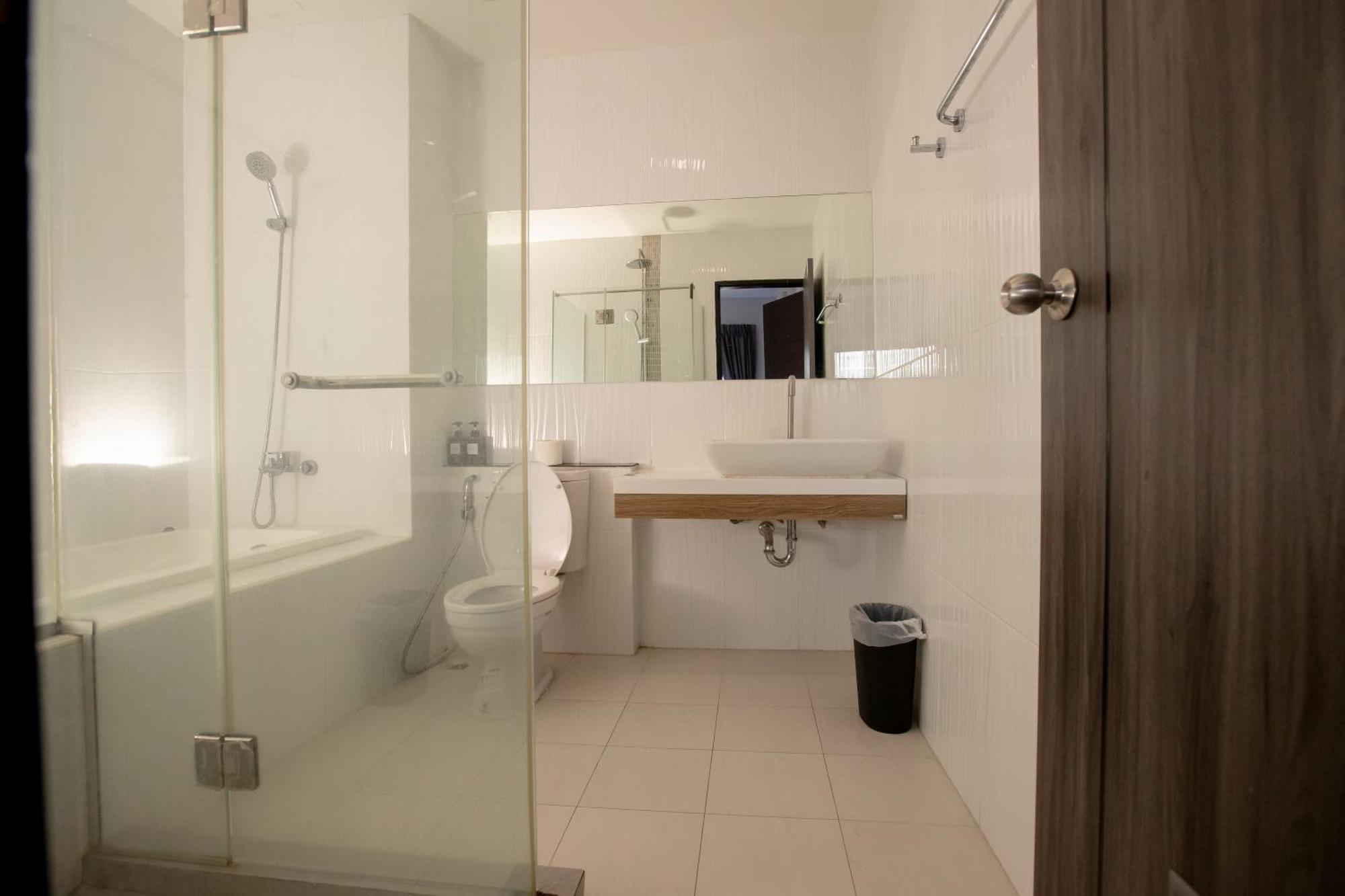 Room 36 Service Apartment Бангкок Екстер'єр фото