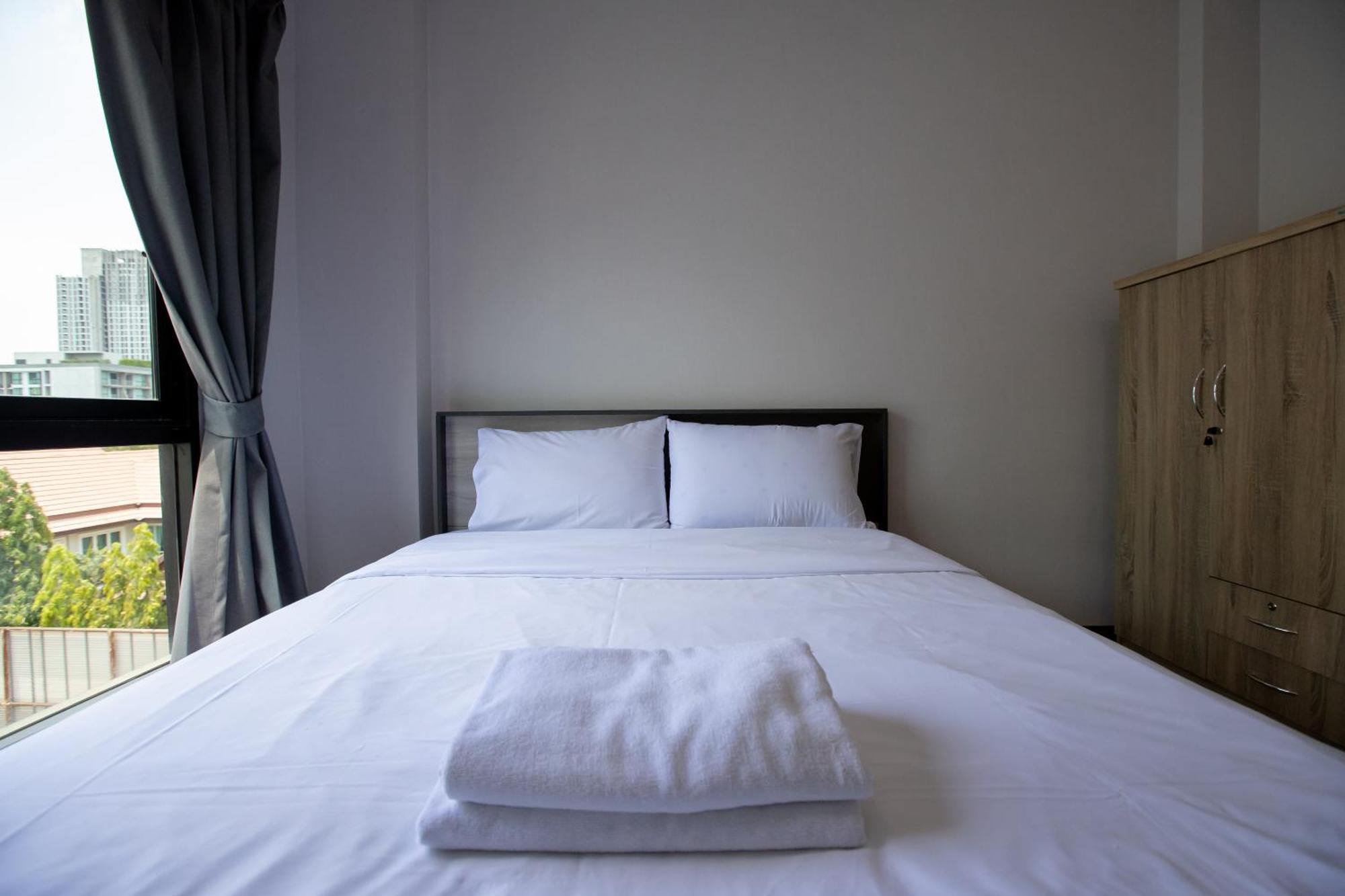 Room 36 Service Apartment Бангкок Екстер'єр фото